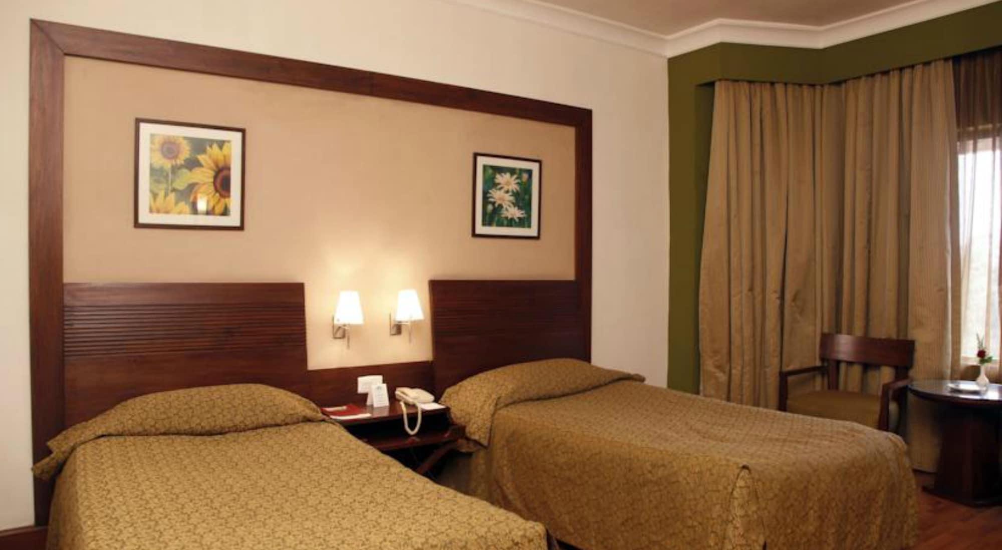 The Retreat Hotel & Convention Centre Mumbai Exterior foto