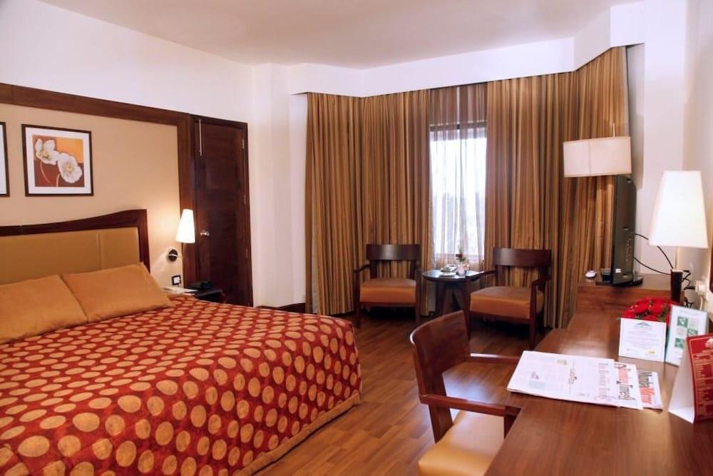 The Retreat Hotel & Convention Centre Mumbai Exterior foto