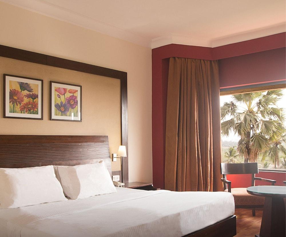 The Retreat Hotel & Convention Centre Mumbai Exterior foto