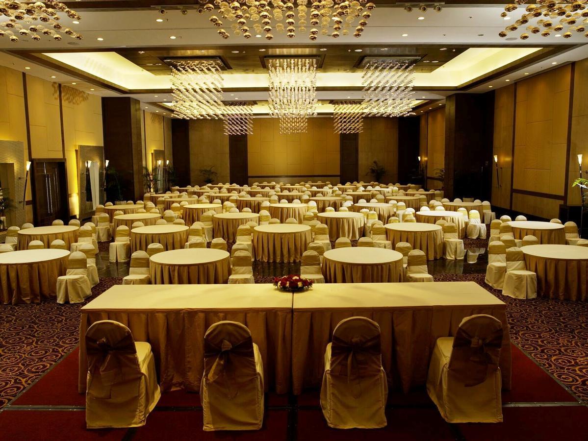 The Retreat Hotel & Convention Centre Mumbai Exterior foto
