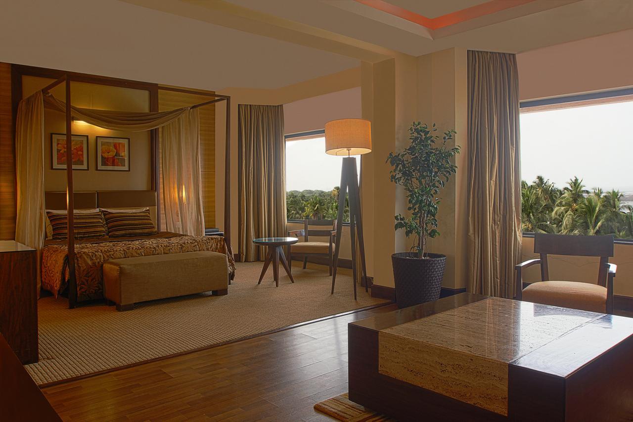 The Retreat Hotel & Convention Centre Mumbai Exterior foto